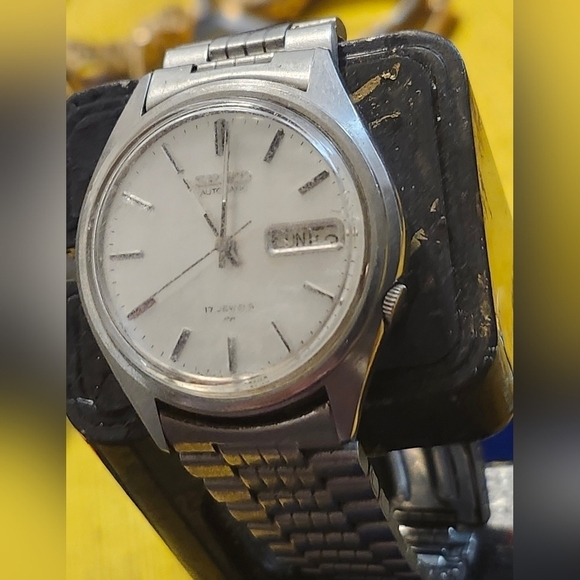 Vintage Seiko 7009-3599 17 Jewel mens watch 1990 Y2K - Picture 4 of 9